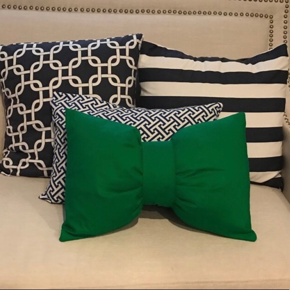Green Bow Throw Pillow 12”x16” - Picture 4 of 4